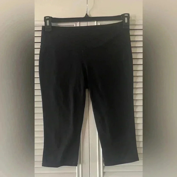 Athleta Women’s Chatutanga Knicker Stretch Black Capris SZ M - Picture 1 of 7